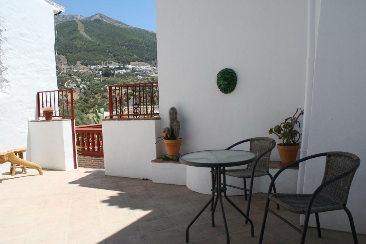 Boutique Bed & Breakfast Casa Utopia Alcaucín エクステリア 写真