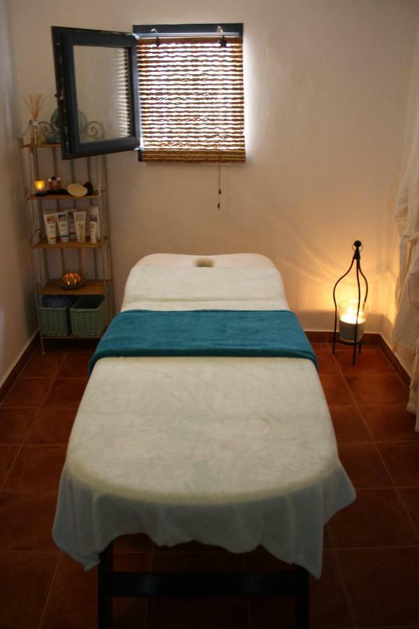 Boutique Bed & Breakfast Casa Utopia Alcaucín エクステリア 写真