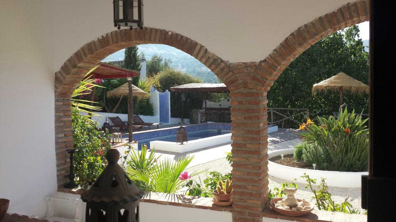 Boutique Bed & Breakfast Casa Utopia Alcaucín エクステリア 写真