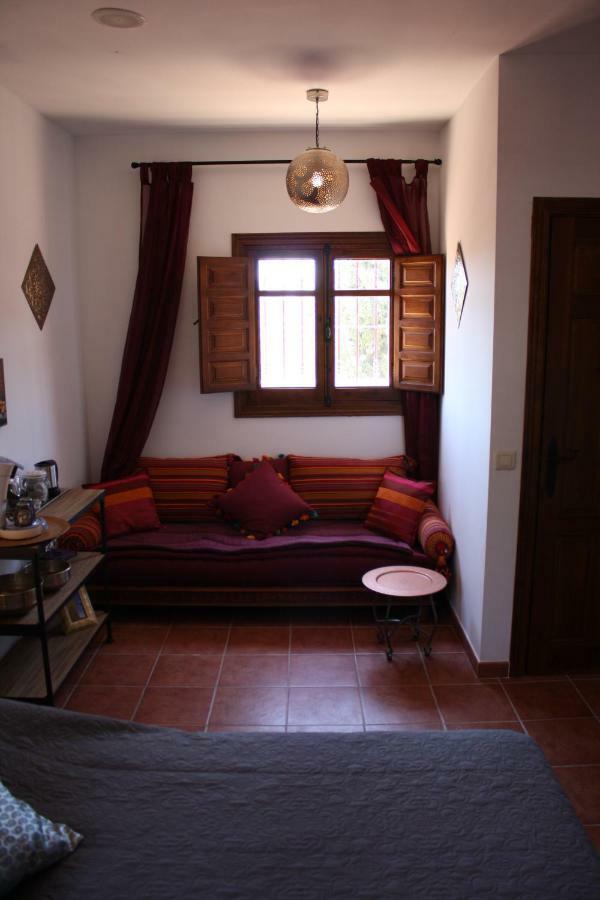 Boutique Bed & Breakfast Casa Utopia Alcaucín エクステリア 写真