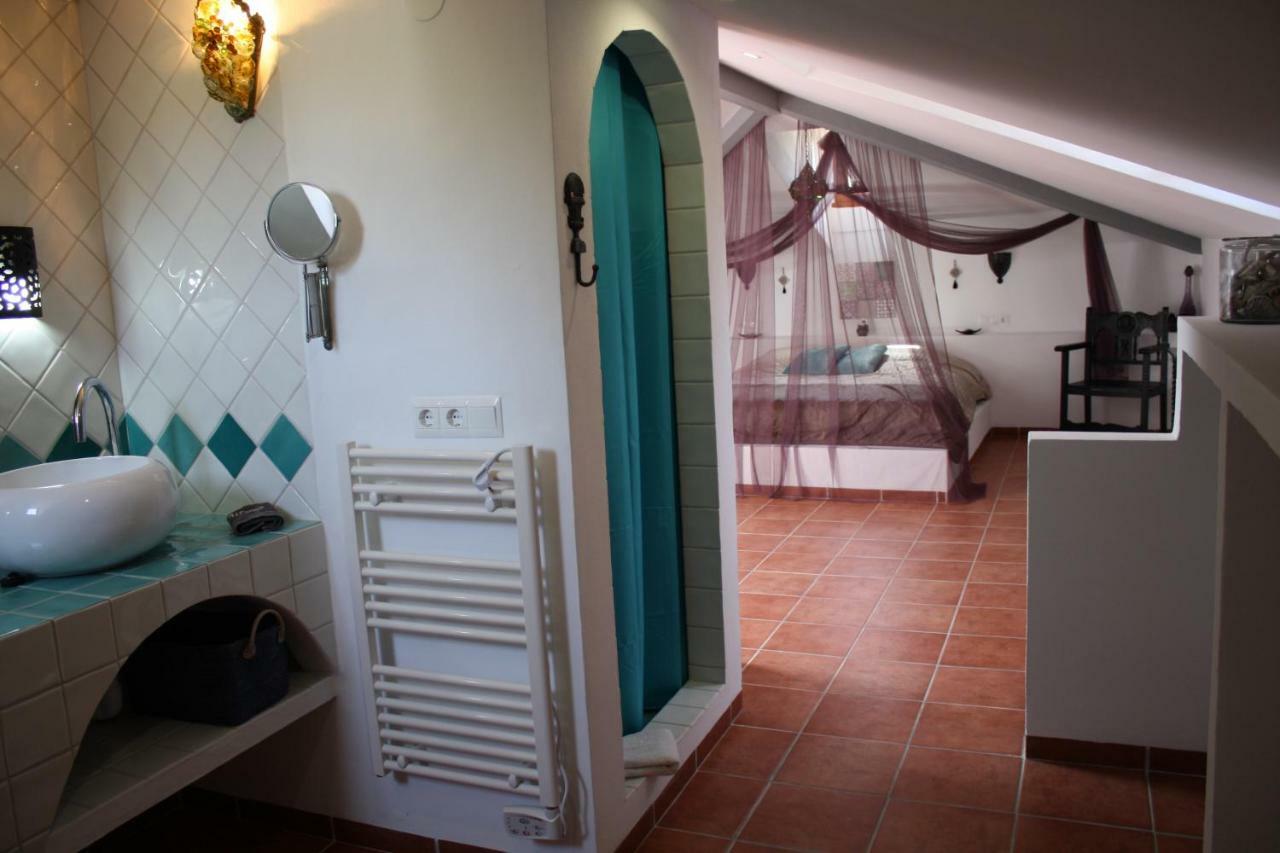 Boutique Bed & Breakfast Casa Utopia Alcaucín エクステリア 写真